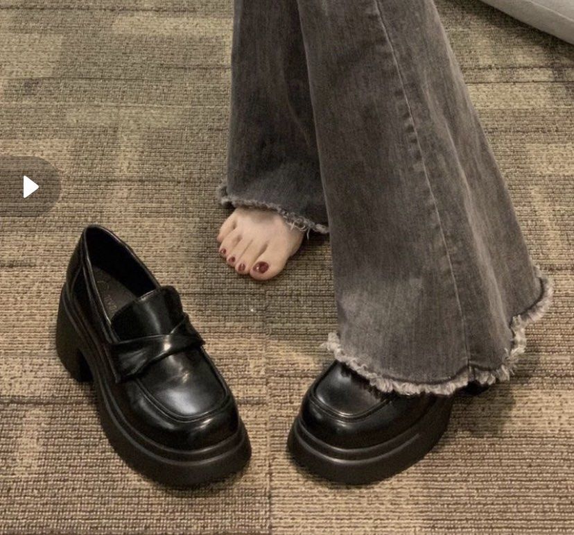 WTS BLACK THICK LOAFERS SLIP ON HEELS LEATHER SHOES