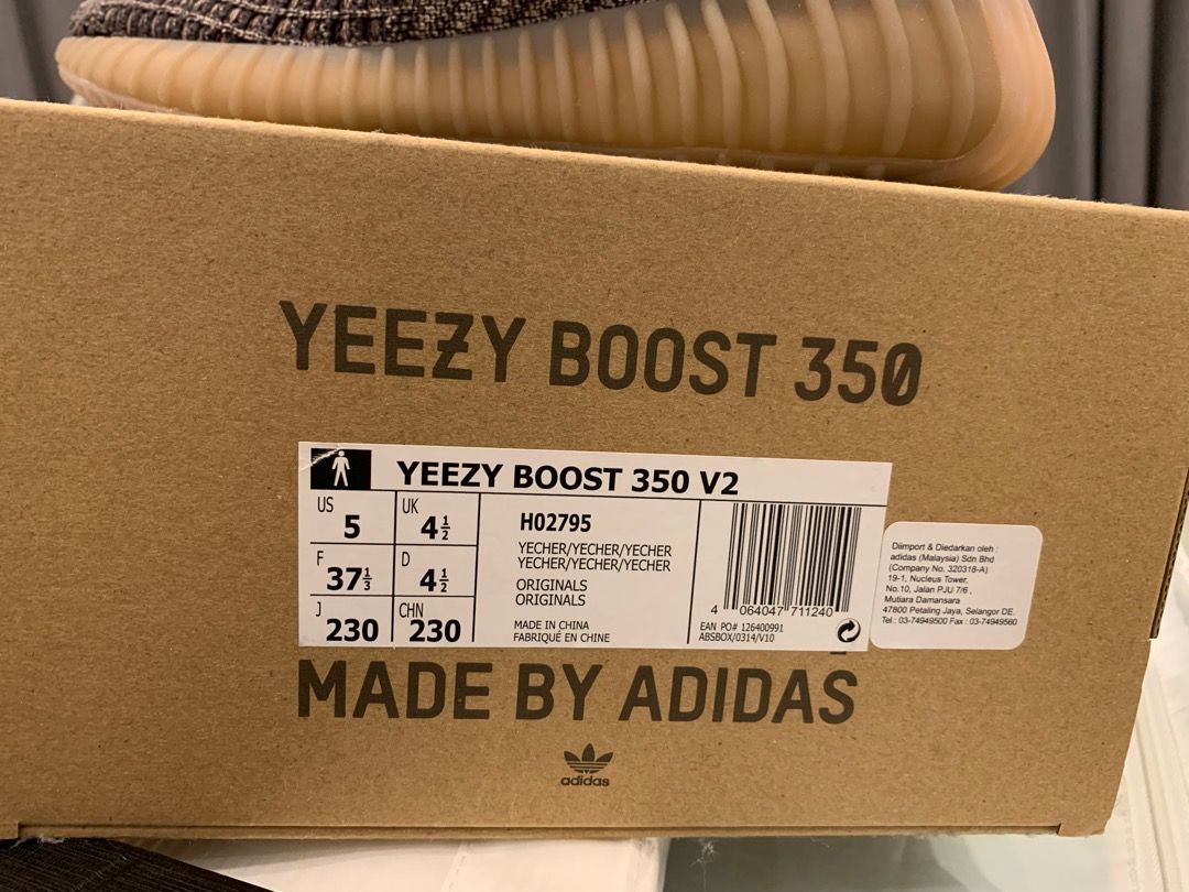 Yeezy Boost 350 V2 Size UK 4.5 US 5 for sale Never been worn