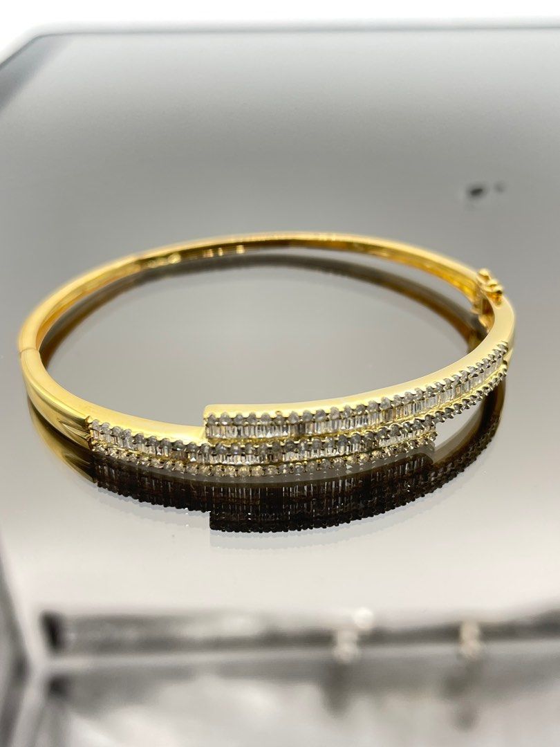 18K Yellow Gold Diamond Bangle