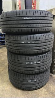 19" Pirelli PZ4 tyres (RFT, staggered)