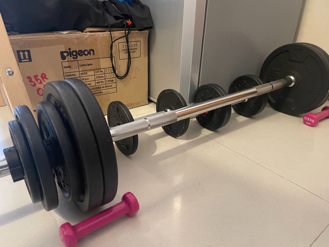 58 Kg Decathlon weights with barbell and 2x dumbbell Health