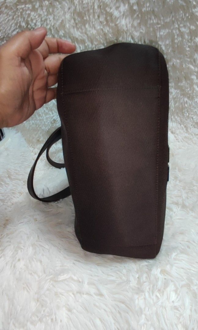👛🇯🇵 Givenchy Hobo Bag (Category: Luxury Bags & Wallets) located in Santa Rosa. Submitted by yerbua103 (Listing ID 1253321119, Image 3). Description: 👛Designed in canvas and leather of brown color, this Givenchy bag comes with 2 flat handles attached to a white-toned buckle with the brand's name on it. Simple yet elegant, exterior has the brand's white-toned logo in front. it opens to a suede-like lining with a strong snap closure and a single