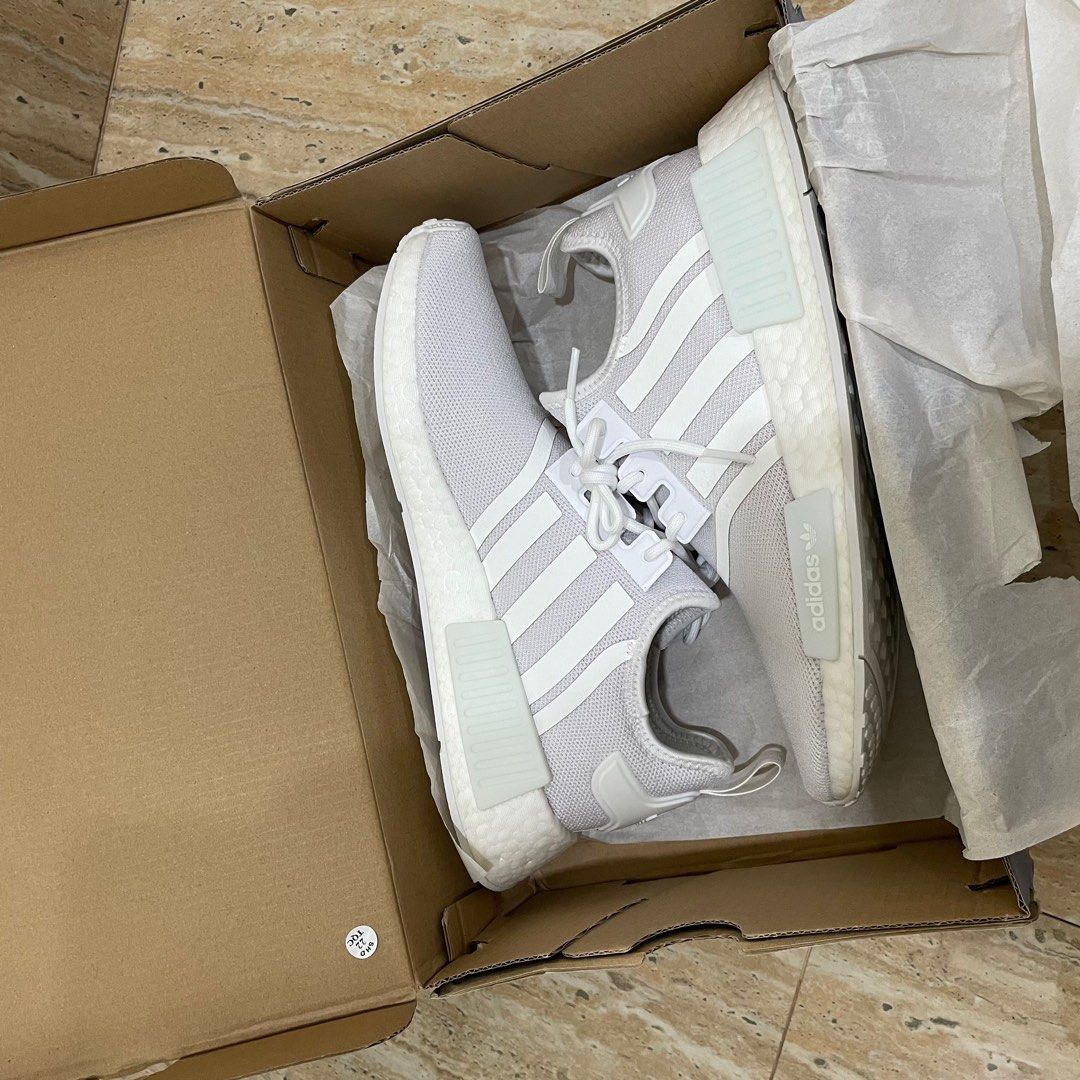 https://id.carousell.com/p/adidas-nmd-r1-primeblue-white-shoes-original-1253173408/