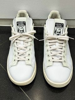 https://www.carousell.sg/men-s-fashion/sneakers/adidas-stan-smith-men/q-1832/