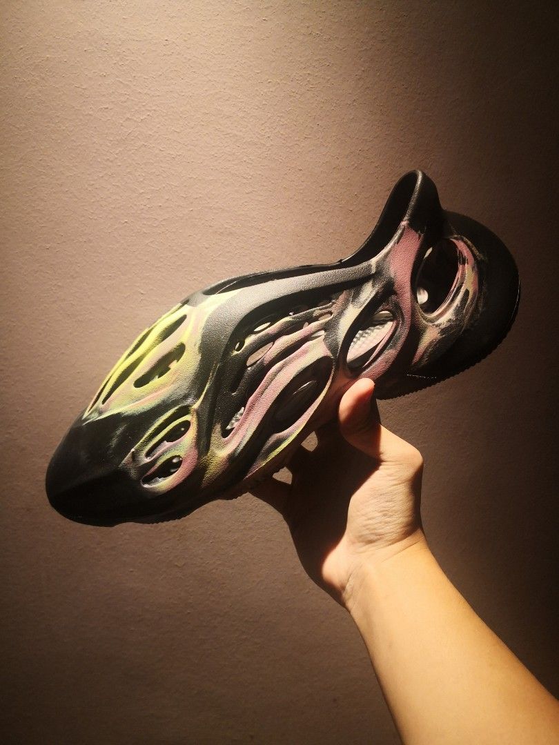 Adidas Yeezy Foam RNR MX Carbon, Men's Fashion, Footwear, Sneakers on  Carousell