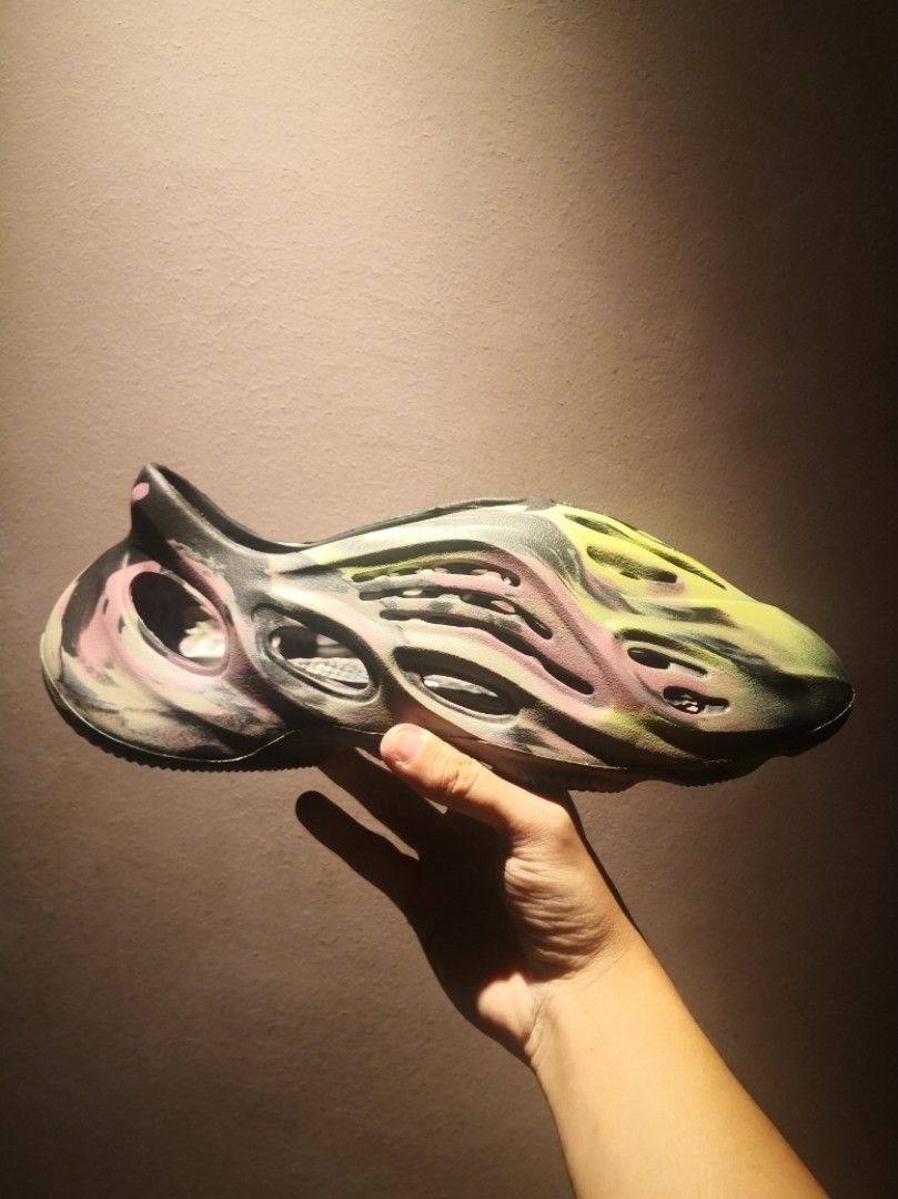 Adidas Yeezy Foam RNR MX Carbon, Men's Fashion, Footwear, Sneakers on  Carousell