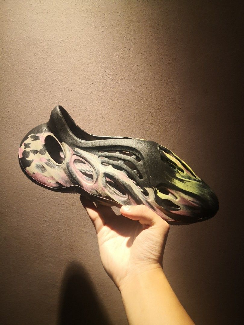 Adidas Yeezy Foam RNR MX Carbon, Men's Fashion, Footwear, Sneakers on  Carousell