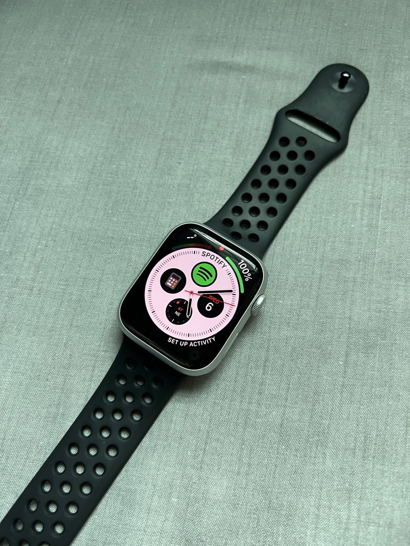 Apple watch series 4 on sale nike silver