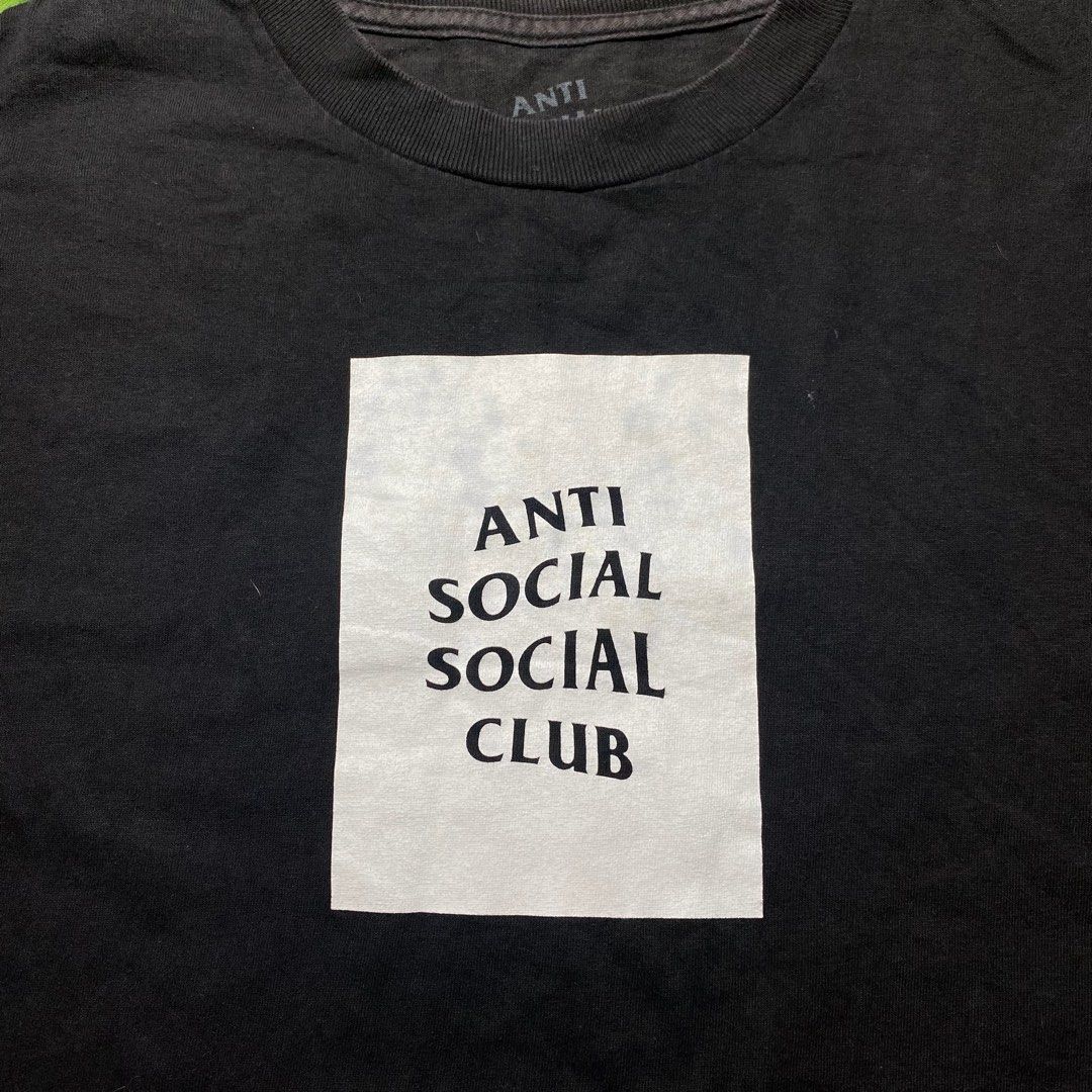 ASSC Box logo (Category: Tshirts & Polo Shirts ) located in Taguig. Submitted by unclesource (Listing ID 1253324539, Image 2). Description: 29.3” x 21.4” Unnoticeable dent on box logo.