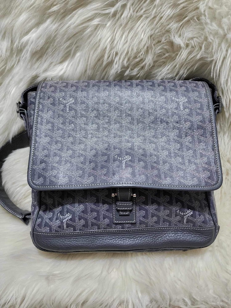 Vintage Goyard Crossbody Bags and Messenger - 7 For Sale at 1stDibs  goyard  crossover, goyard crossbody bag price, goyard plumet crossbody bag