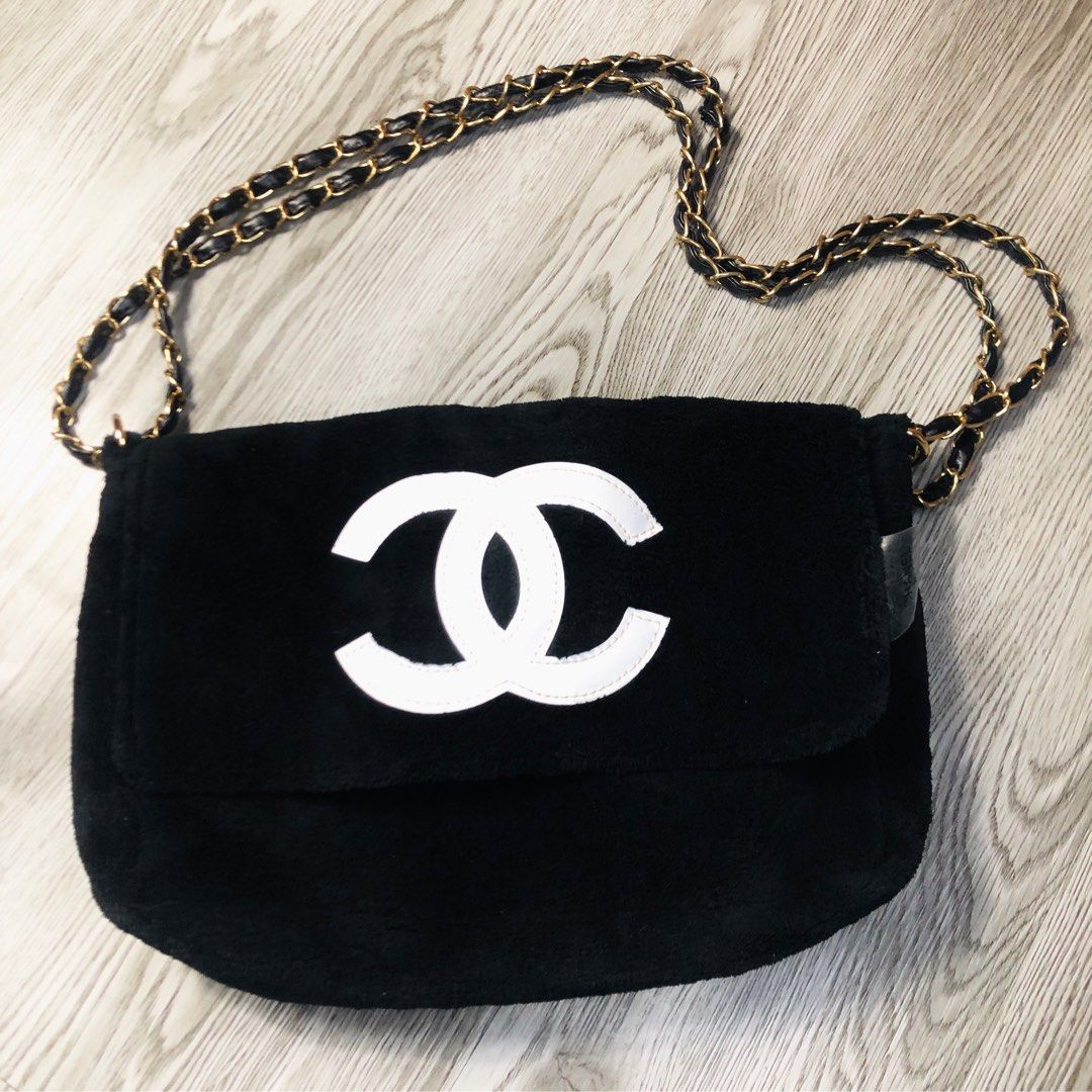 Brand new C-H-A-N-E-L vip sling bag Sale 5,500