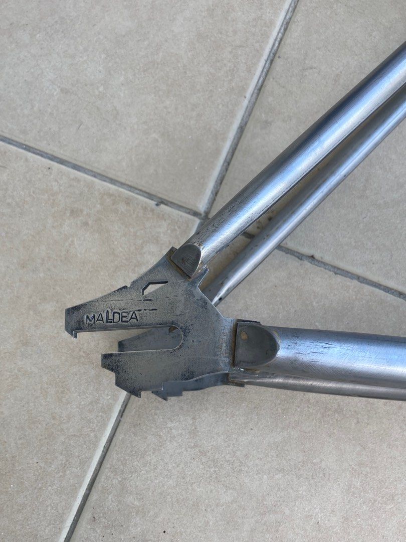 ave maldea triple triangle frame