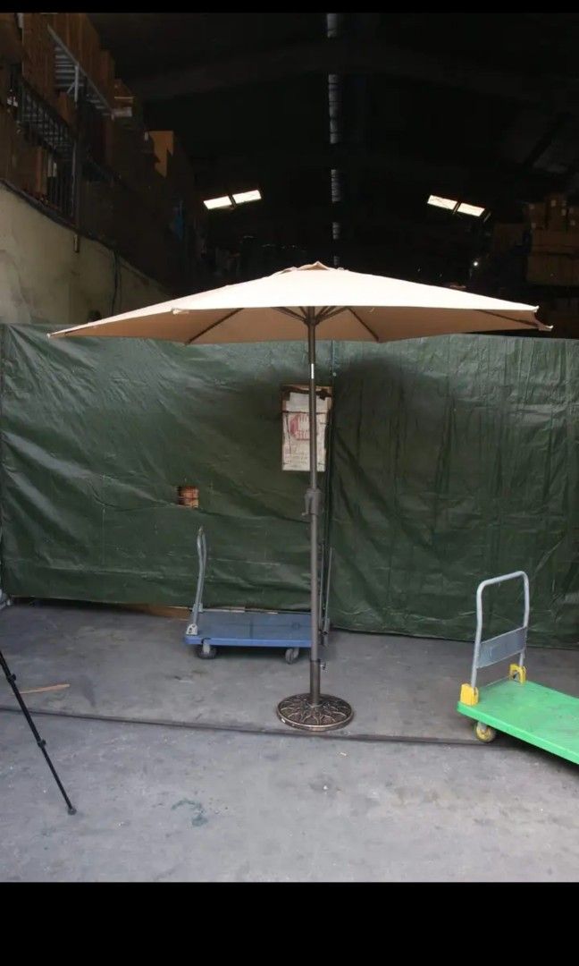 Beach Umbrella or Patio Umbrella (Category: Umbrellas) located in Manila. Submitted by bongsy999mall (Listing ID 1253336776, Image 3). Description: • We Accept Wholesale and Retail ✅ Brandnew ✅High Quality ✅Open for PICK UP & DELIVERY SAME DAY DELIVERY VIA LALAMOVE • We do same day Delivery to nearby provinces. (Metro Manila) PAYMENT OPTION: • GCASH • CASH ON DELIVERY ● Hand Crank for Easy Folding and Set up ● Ideal for Gardens, Beaches, Patios o
