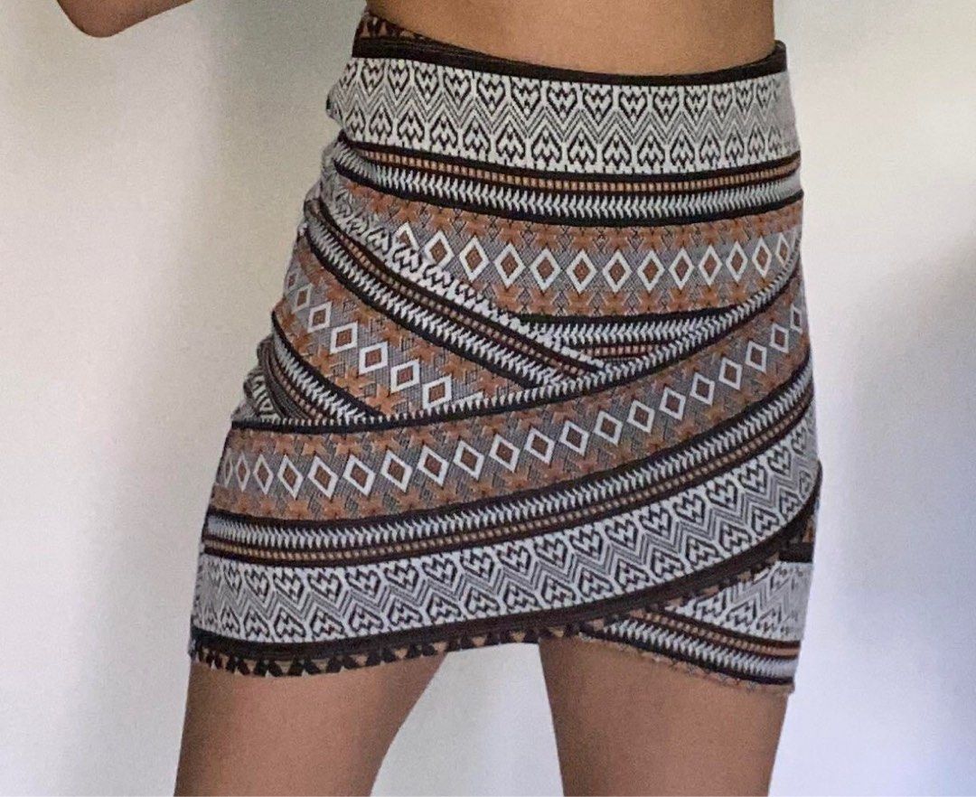 Bershka Aztec Wrap Skirt (Category: Skirts) located in Manila. Submitted by plmarn (Listing ID 1253293354, Image 1). Description: - For petite - 1 - 2x lang po nagamit .Di ko na po size.