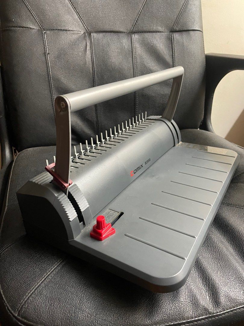 Binding Machine (Category: Craft Supplies & Tools) located in Manila. Submitted by carou05723 (Listing ID 1253323057, Image 1). Description: USED Binding Machine - Useful for binding reviewers for school and other documents - Can punch 15 holes (A5 size) to 21 holes (A4 size) .