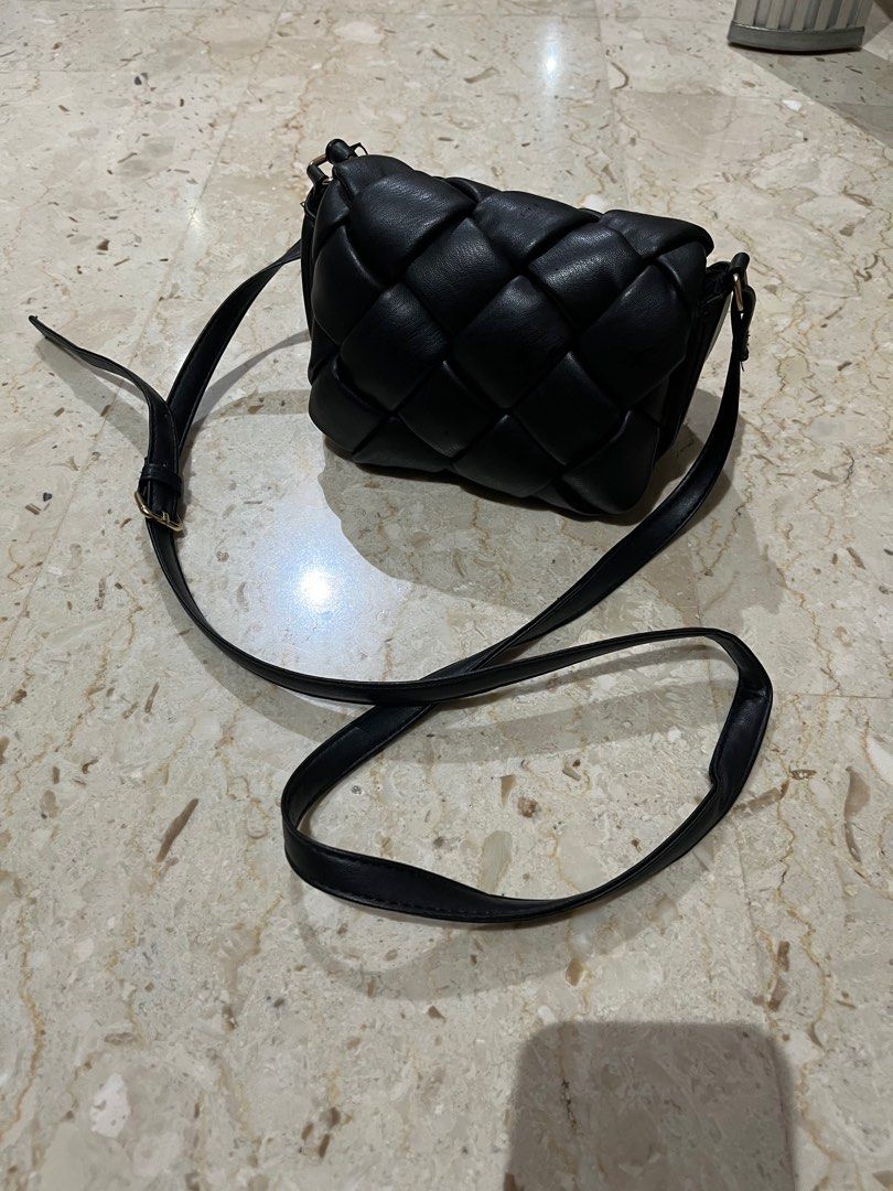 Quilted sling bag discount