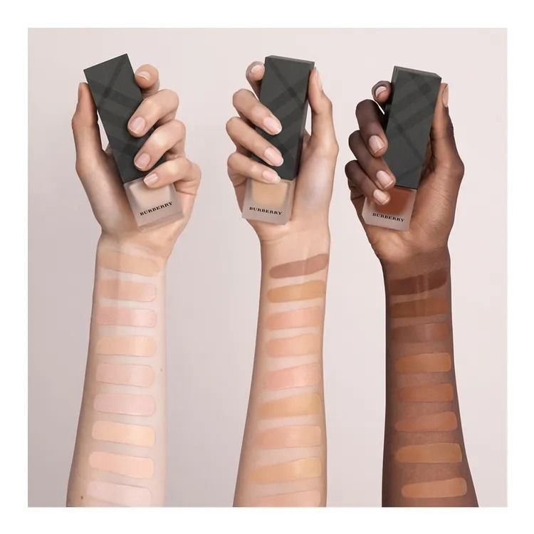 Authentic BURBERRY Matte Glow Foundation in 90 Deep Warm 30ml