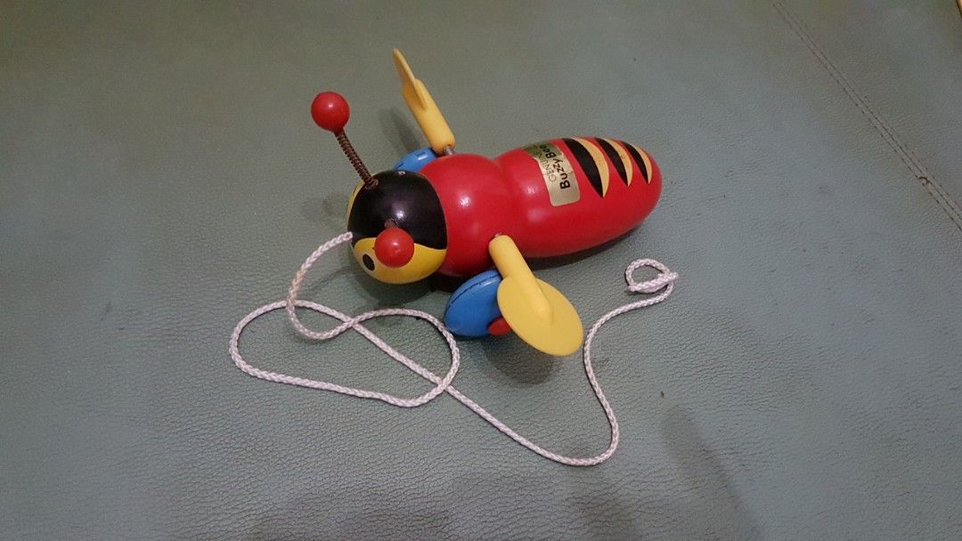 Buzzy bee pull along toy store
