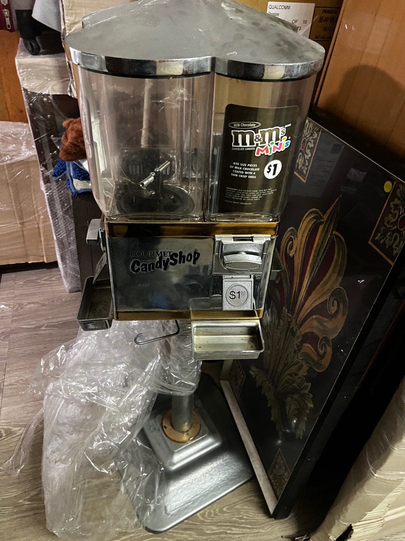 Candy vending machine (no keys) was previously used as deco, TV & Home