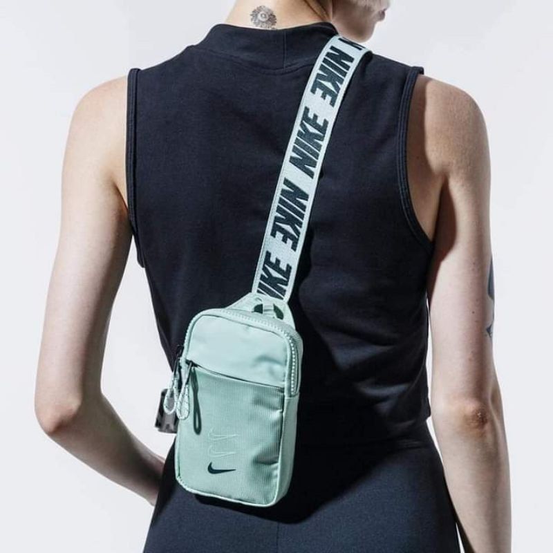 Nike advance small sling pack top