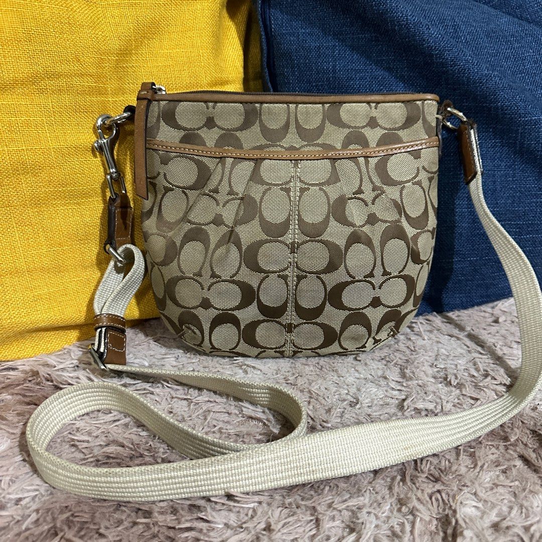 Authentic Coach Signature Sling Bag, Women's Fashion, Bags & Wallets,  Cross-body Bags on Carousell