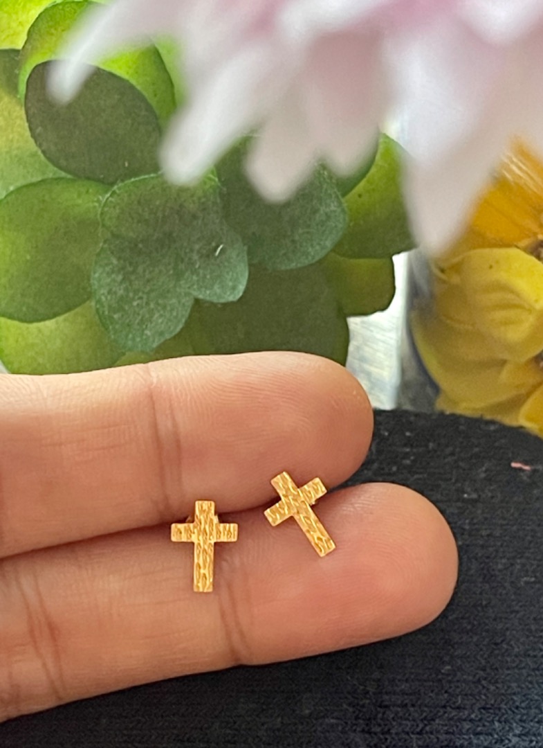 Gold stud cross earrings hotsell