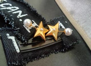 (Category: ) located in . Submitted by shopaholic-anonymous (Listing ID 1079145429, Image 1). Description: .
