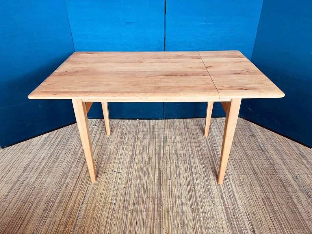 Expandable Dining table Japan surplus (Category: Tables & Sets) located in Manila. Submitted by Hezcki (Listing ID 1253198616, Image 1). Description: .