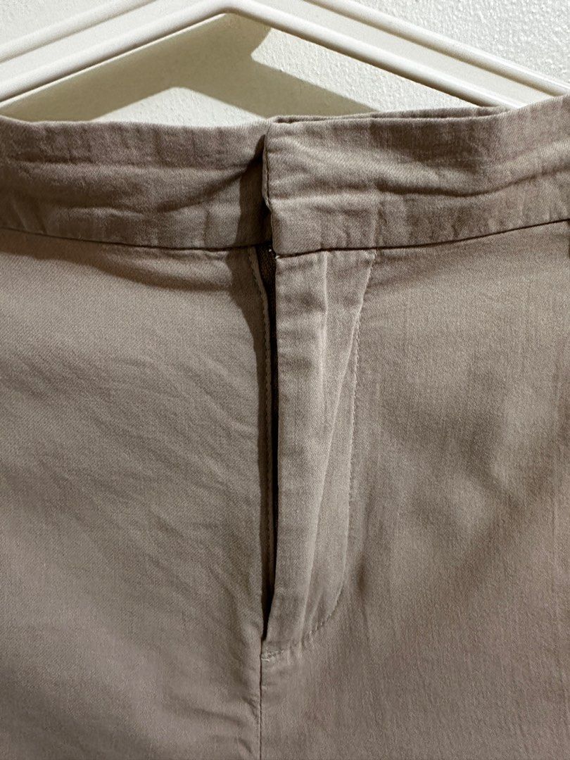 For Me Khaki Cotton Shorts (Category: Shorts) located in Bulacan. Submitted by tinparco (Listing ID 1253238769, Image 2). Description: ✨Authentic ✨In excellent condition ✨Fits 26-28 waistline ✨Garterized at the back ✨RFS: Gained weight.