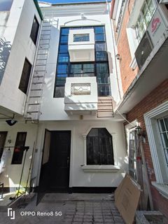 FOR SALE TOWNHOUSE IN SCOUT AREA QUEZON CITY!