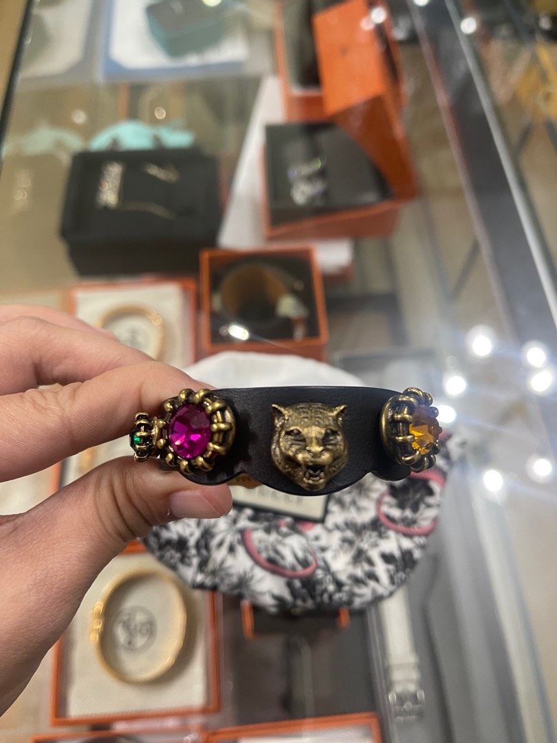 Gucci feline bracelet top
