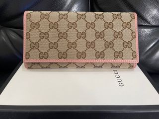 Gucci black leather rainbow lightning logo long wallet, Women's Fashion,  Bags & Wallets, Wallets & Card Holders on Carousell