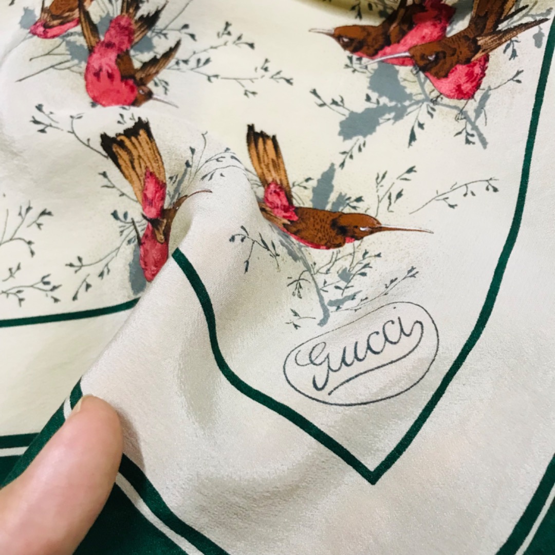 Gucci silk new arrivals scarf vintage