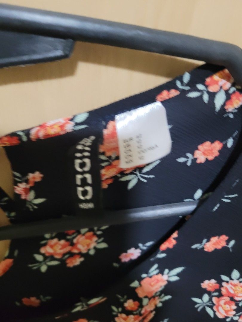 H&M printed floral dress (Category: Dresses) located in Quezon City. Submitted by samiraherrera (Listing ID 1253182419, Image 2). Description: .