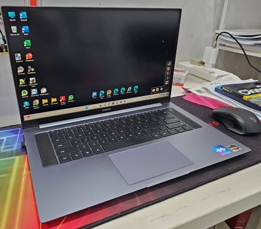 Honor magic book pro top