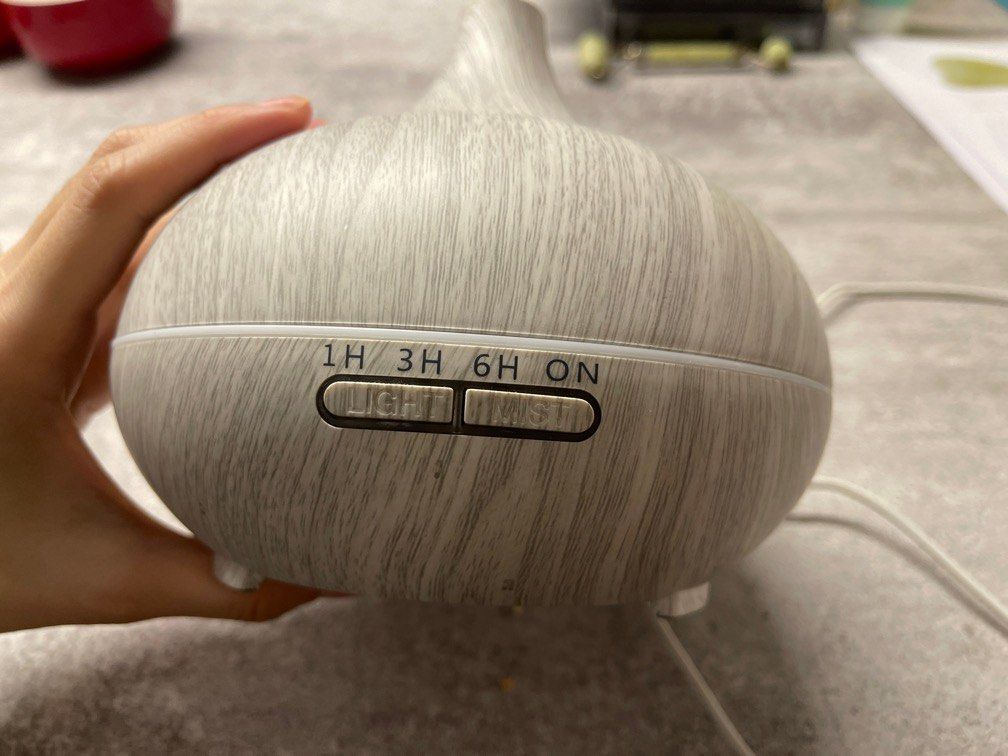 Humidifier / Diffuser (Category: Home Fragrance) located in Singapore. Submitted by jaysstyl (Listing ID 1253316126, Image 2). Description: Just need to add water and fragrance oils into it and it will work the same .
