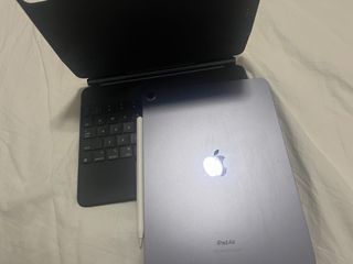iPad air 5 256g WiFi with Apple Original keyboard and pencil