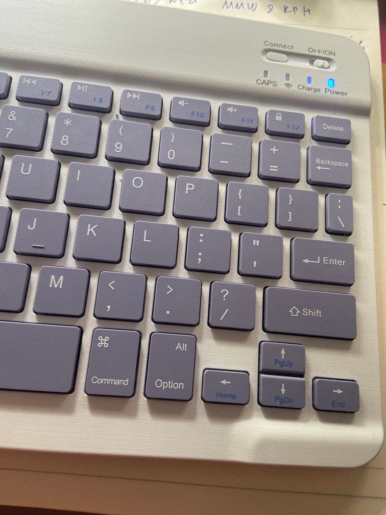 iPad Bluetooth Keyboard (Category: Computer Keyboard) located in Cebu City. Submitted by makeupdontbreakup (Listing ID 1253222458, Image 2). Description: Rfs: bought logitech keyboard Super good pa, never used, opened lang.