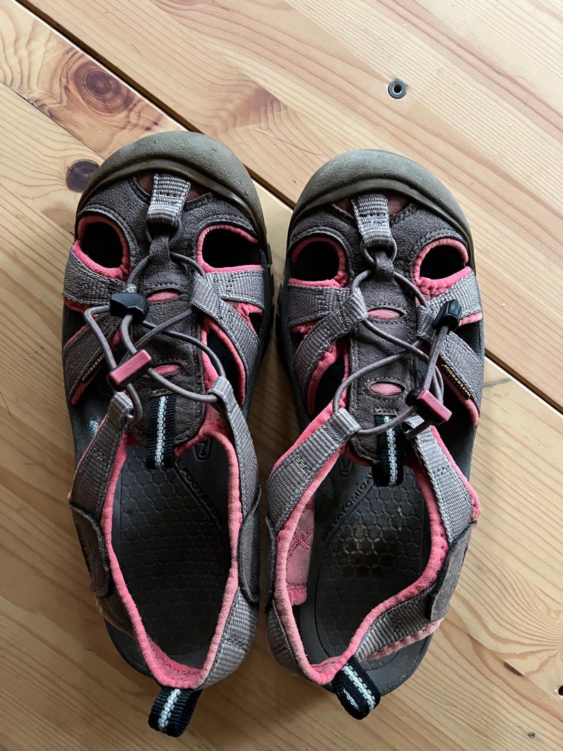 Keen sandals (Category: Sandals) located in Singapore. Submitted by kookykash (Listing ID 1253201610, Image 2). Description: Price reduced! Very good condition Keen sandals - pink and grey. Size 40. Pick up Yishun Ring Road .