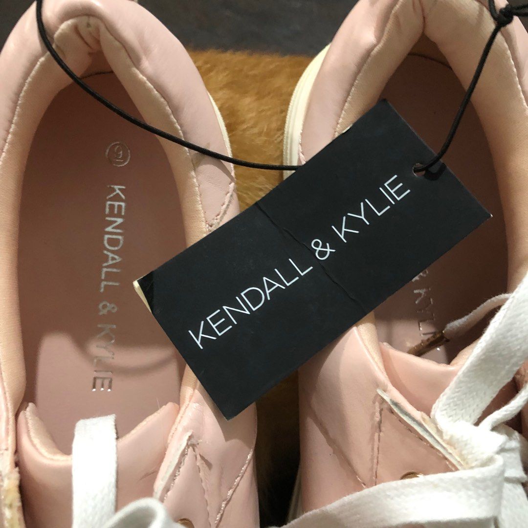 Kendall and hotsell kylie pink sneakers