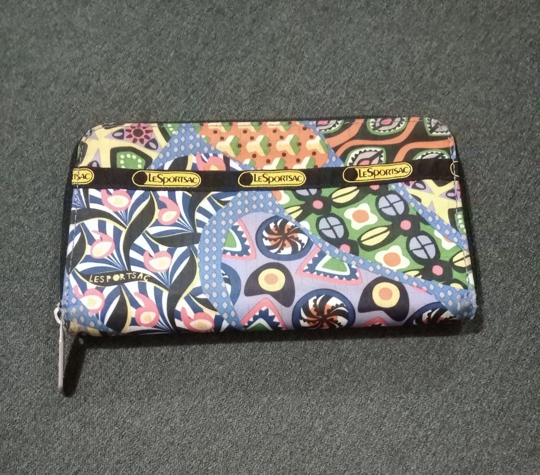 Le Sportsac Wallet (Category: Wallets & Card holders) located in Quezon City. Submitted by help_ahoarder (Listing ID 1253177288, Image 1). Description: Signs of usage like rubs and hardware issues as expected when buying 2nd hand items. 🌺 LAST PRICE POSTED. Please don't offer if you're not sure if you're going to take it. Inquire as much as you can, I'll be happy to answer your questions. 🌺 MANAGE YOUR EXPECTATIONS. These bags are preloved so t