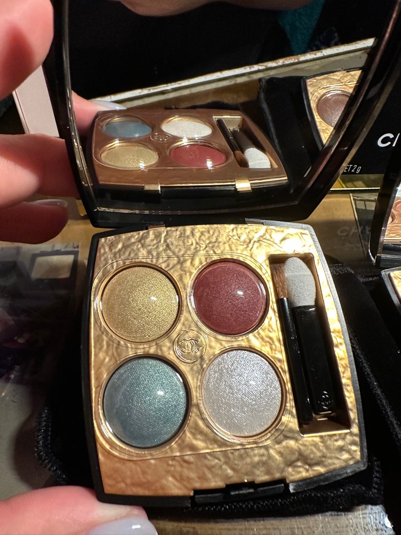 Chanel Lumieres et Vibrations (382) Eyeshadow Quad Review & Swatches