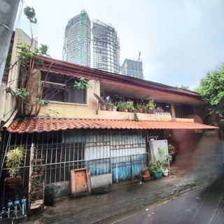 Lot w/ Old Dilapidated House for Sale in San Miguel Makati City