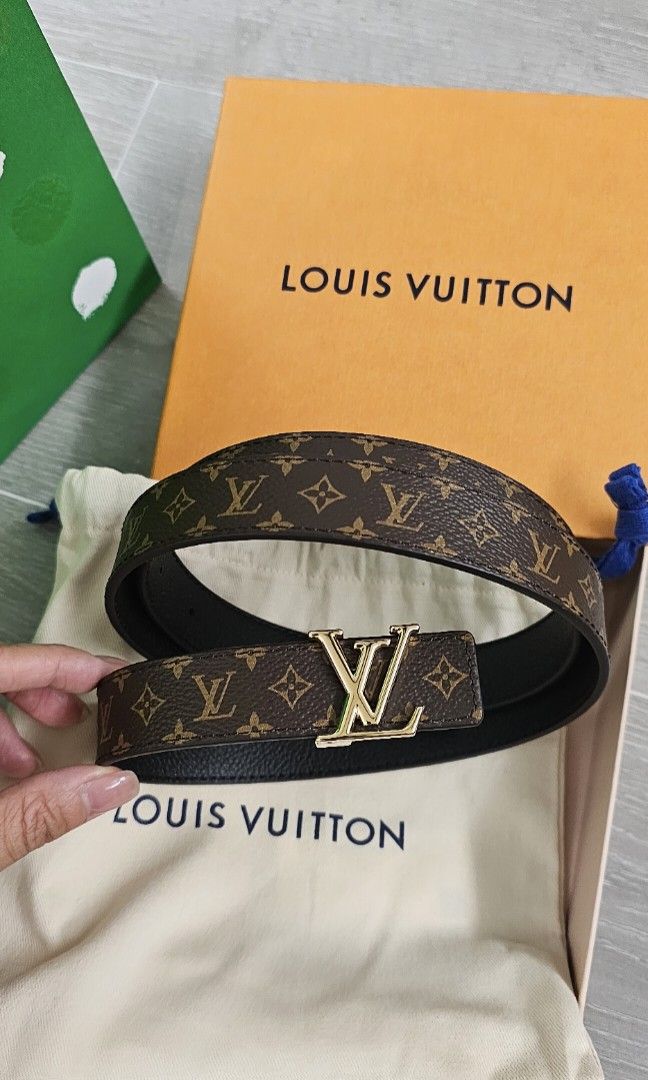 Louis Vuitton Leather Belt LV皮帶-M0570V LV ICONIC 25 MM REVERSIBLE BELT-90cm (原價3900） （有單） （分類：飾物及配件）位於 Hong Kong。 由 emegduj 提交（商品編號 1253286244，圖片 2）。簡介： Louis Vuitton Leather Belt 100% Real n New Original Price: $3900 買大左90cm，不合身，連盒連塵袋連紙袋全套 85折求接收 https://hk.louisvuitton.com/eng-hk/products/lv-iconic-25-mm-reversible-belt-monogram-nvprod3660020v/M0570V。