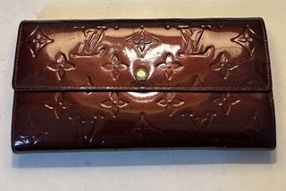 (Category: ) located in . Submitted by coco_closet (Listing ID 1253295011, Image 1). Description: .