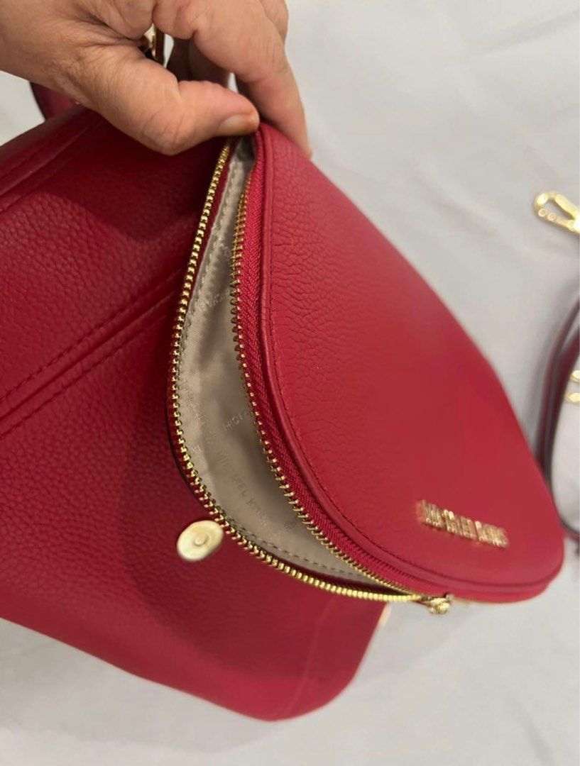 MICHAEL KORS BEDFORD FOR SALE (Category: Luxury Bags & Wallets) located in Manila. Submitted by musthaveph___ (Listing ID 1253179972, Image 3). Description: .