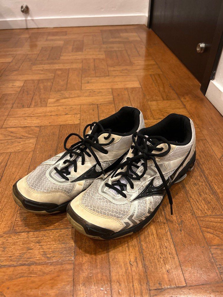 Mizuno wave bolt orange hot sale