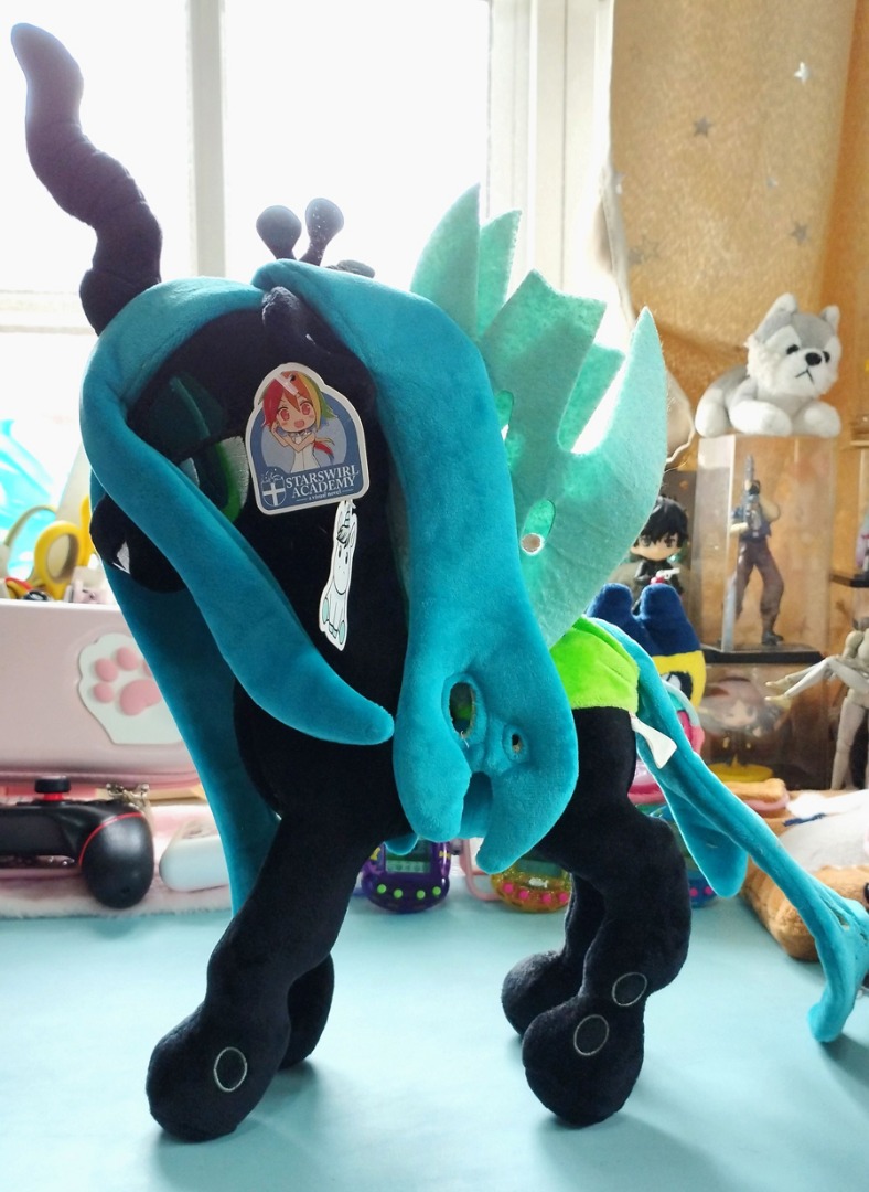 Queen chrysalis plush deals