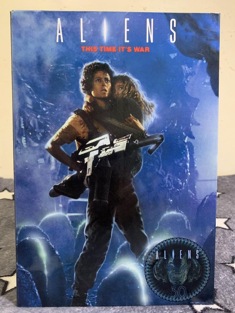 NECA Aliens (Set of 2) (Category: Figurines & Statues) located in Cavite. Submitted by jovimiraph (Listing ID 1253303938, Image 2). Description: set of 2 selling for 15,000.
