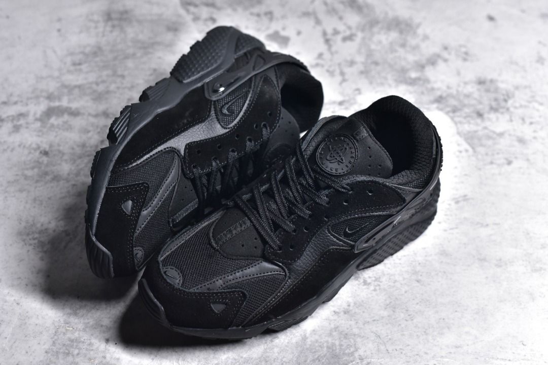 Nike air huarache run triple black top